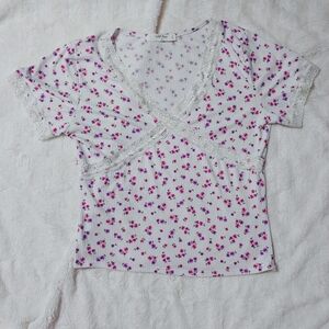 Chic Floral Lace-Trimmed V-Neck Top